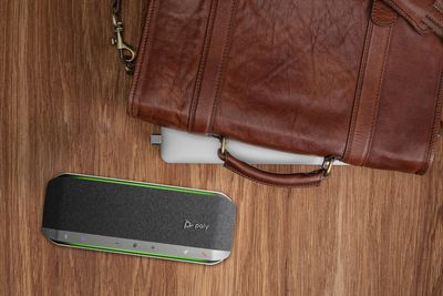 Poly Sync 40+ speakerphone Universal USB/Bluetooth Black